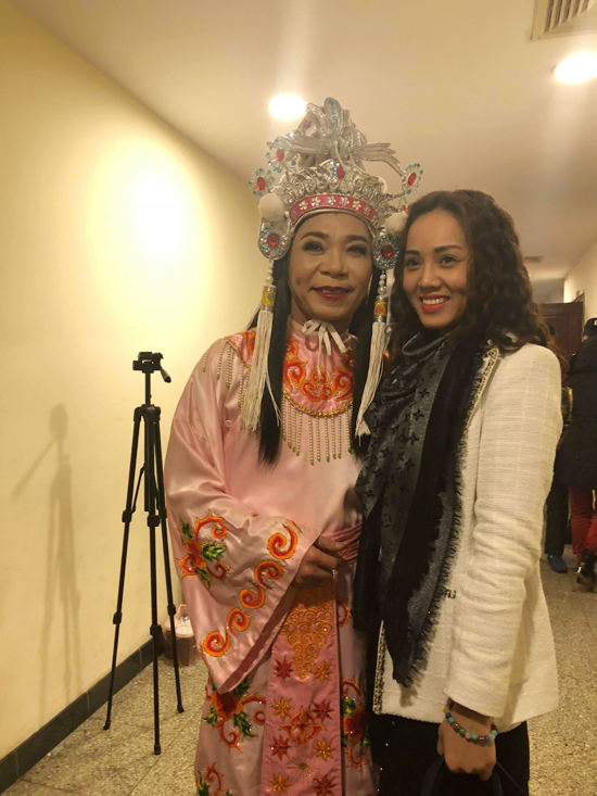 Công Lý tình cảm bên bạn gái ở hậu trường ghi hình Táo quân 2018